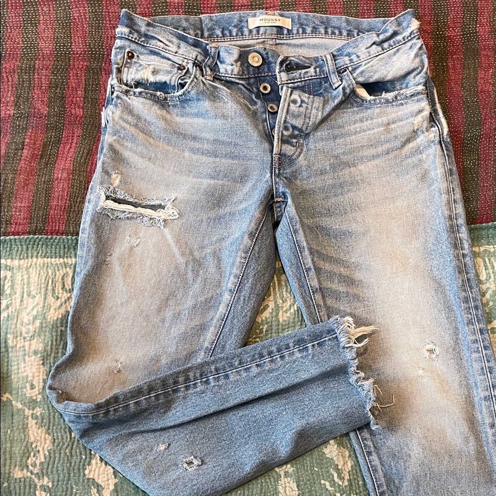 Moussy Light Wash Distressed Boyfriend Jeans